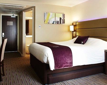 Premier Inn Premier Inn Heathrow Airport Terminal 4 Stanwell Exterior foto